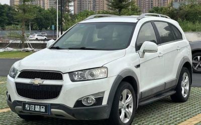 Передний экстерьер Chevrolet Captiva 2013 внедорожник, авто с пробегом на продажу в Китае, готов для обзора и покупки.