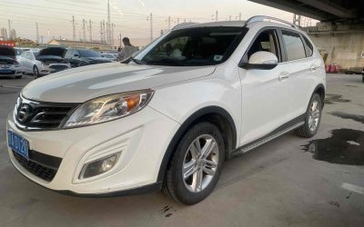 Передний экстерьер Trumpchi GS5 2015 внедорожник, авто с пробегом на продажу в Китае, готов для обзора и покупки.