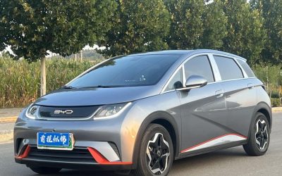 Передний экстерьер BYD Dolphin 2022 хэтчбек, авто с пробегом на продажу в Китае, готов для обзора и покупки.