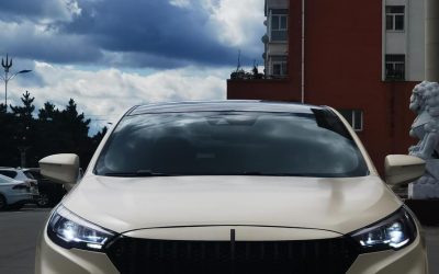 Передний экстерьер Hongqi H5 2018 седан, авто с пробегом на продажу в Китае, готов для обзора и покупки.