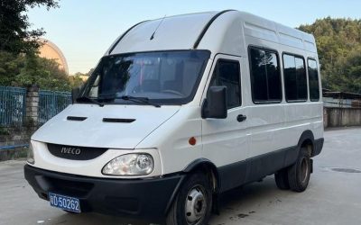 Общий вид подержанного фургона Iveco Turin 2011, рынок б/у автомобилей Китая, дизель, задний привод, технические характеристики, цена и обзор.