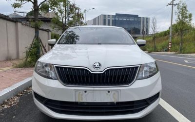 Общий вид подержанного седана Skoda Rapid 2020, рынок б/у автомобилей Китая, бензин, передний привод, технические характеристики, цена и обзор.