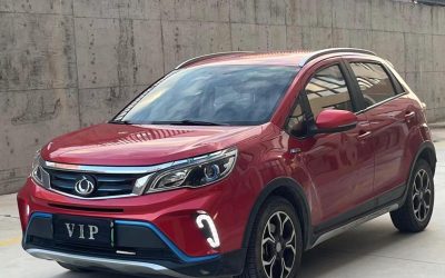 Передний экстерьер Gleagle EX3 2018 внедорожник, авто с пробегом на продажу в Китае, готов для обзора и покупки.