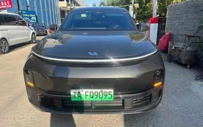 Передний экстерьер LI L8 2023 внедорожник, авто с пробегом на продажу в Китае, готов для обзора и покупки.
