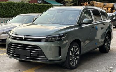 Передний экстерьер AITO M7 2024 внедорожник, авто с пробегом на продажу в Китае, готов для обзора и покупки.