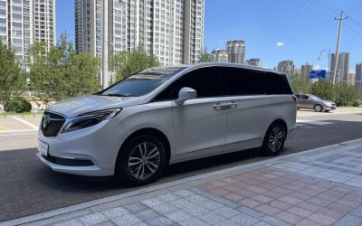 Взгляните на вторичный Buick GL8 2020 года, подержанный минивэн с 2WD и доступной ценой.