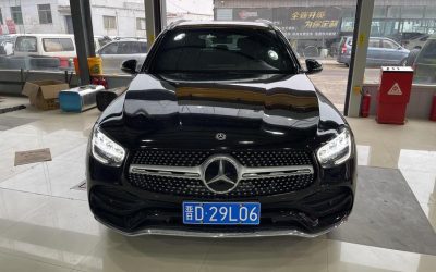 Фронтальный вид Mercedes-Benz GLC 2020 внедорожника, подержанный авто на продажу в Китае.