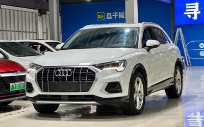 Экстерьер подержанного внедорожника Audi Q3 2021 года, авто на продажу, бензин, 4WD, с характеристиками и ценой.