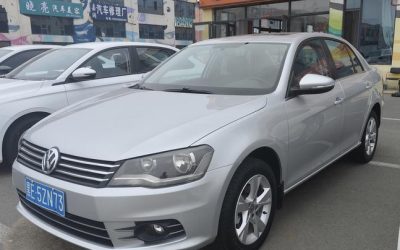 Экстерьер подержанного седана Volkswagen Bora 2013 года, авто на продажу, бензин, 2WD, с характеристиками и ценой.