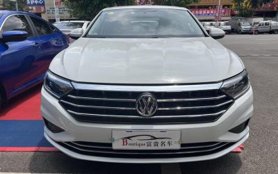 Фронтальный вид Volkswagen Sagitar 2021, подержанный седан на продажу в Китае, с ценой.