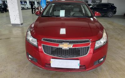 Экстерьер подержанного седана Chevrolet Cruze 2012 года, авто на продажу, бензин, 2WD, с характеристиками и ценой.