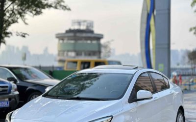 Полный вид Chevrolet Cruze 2015, б/у седан на продажу в Китае, с ценой и 2WD.