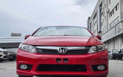 Полный вид подержанного Honda Civic 2013 бензинового седана, с ценой и характеристиками для покупателей в Китае