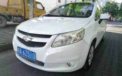 Взгляните на вторичный Chevrolet Sail 2014 года, подержанный седан с 2WD и доступной ценой.