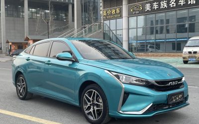 Общий вид Dongfeng Aeolus Yixuan 2021, подержанный автомобиль на продажу в Китае, демонстрирующий экстерьер, характеристики и цену для покупателей седанов.