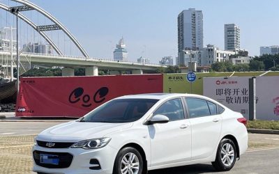 Полный вид подержанного Chevrolet Cavalier 2018 бензинового седана, с ценой и характеристиками для покупателей в Китае