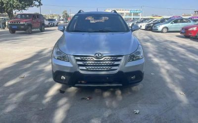 Общий вид Dongfeng Aeolus H30 2012, подержанный автомобиль на продажу в Китае, демонстрирующий экстерьер, характеристики и цену для покупателей хэтчбеков.