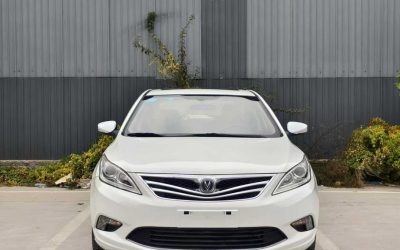 Полный вид подержанного Changan Eado 2014 бензинового седана, с ценой и характеристиками для покупателей в Китае