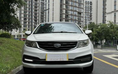 Полный вид подержанного Geely Vision 2015 бензинового седана, с ценой и характеристиками для покупателей в Китае