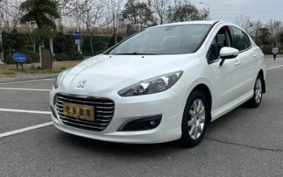 Полный вид б/у 2015 Peugeot 308 хэтчбека, бензин, 2WD, на продажу с ценой на рынке подержанных авто в Китае.
