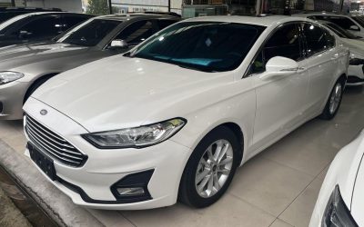 Полный вид б/у 2019 Ford Mondeo седана, бензин, 2WD, на продажу с ценой на рынке подержанных авто в Китае.