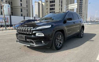 Полный вид б/у 2021 Jeep Cherokee внедорожника, бензин, 4WD, на продажу с ценой на рынке подержанных авто в Китае.