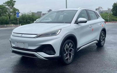 Полный экстерьер китайского подержанного автомобиля BYD Yuan PLUS 2023, внедорожник, электрический, 2WD, на продажу в Китае. Узнайте характеристики, цену и обзоры этого б/у авто.