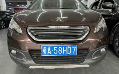 Общий вид подержанного внедорожника Peugeot 2008 2016, китайский б/у автомобиль, бензин, 2WD, на продажу с характеристиками.