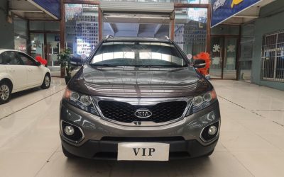 Передний экстерьер подержанного внедорожника Kia Sorento 2011, китайский б/у автомобиль, бензин, 4WD, на продажу с ценой и обзором.