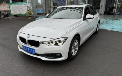 Полный вид подержанного BMW 3 Series 2016 бензинового седана, с ценой и характеристиками для покупателей