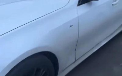 Полный вид б/у 2021 BMW 3 Series седана, бензин, 2WD, на продажу с ценой на рынке подержанных авто в Китае.