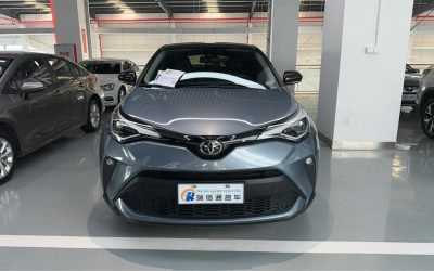 Общий вид подержанного автомобиля Toyota C-HR 2022, внедорожник, бензин, 2WD, подержанный автомобиль на продажу в Китае, спецификации, цена, обзоры.