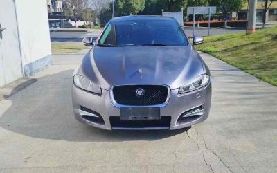 Полный вид подержанного Jaguar XF 2013 бензинового седана, с ценой и характеристиками для покупателей