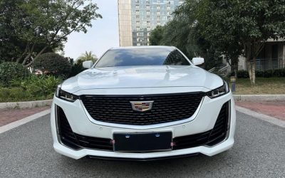 Общий вид подержанного седана Cadillac CT5 2023, автомобиль б/у на продажу в Китае, бензин, 2WD, на продажу с характеристиками и ценой.