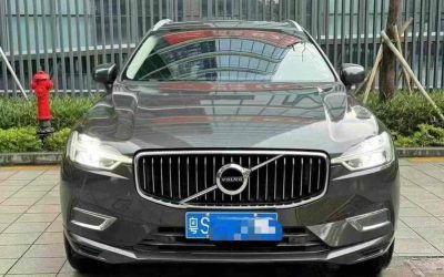 Общий вид Volvo XC60 2020, подержанный автомобиль на продажу, демонстрирующий экстерьер, характеристики и цену для покупателей подержанных внедорожников.
