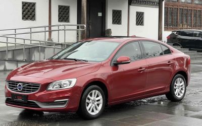 Общий вид Volvo S60 2016, подержанный автомобиль на продажу, демонстрирующий экстерьер, характеристики и цену для покупателей подержанных седанов.