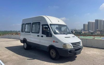 Полный экстерьер подержанного дизельного автомобиля Iveco Power Daily 2015 года, фургон, на продажу в Китае, с характеристиками и ценой.