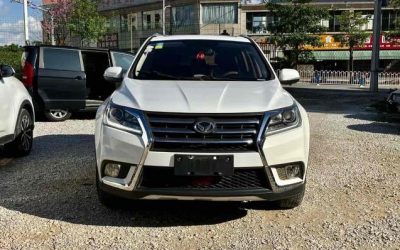 Общий вид BAIC Huansu S6 2018, подержанный автомобиль на продажу в Китае, демонстрирующий демонстрирующий экстерьер, характеристики и цену для покупателей подержанных внедорожников.