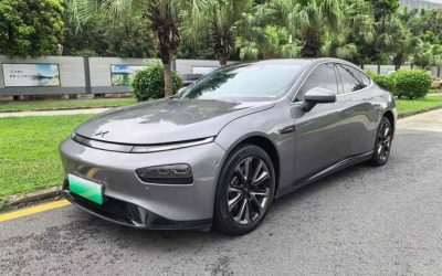 Общий вид Xpeng P7 2022, подержанный автомобиль на продажу в Китае, демонстрирующий экстерьер, характеристики и цену для покупателей подержанных электромобилей.