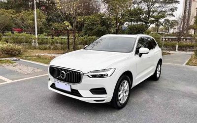 Общий вид подержанного внедорожника Volvo XC60 2019, китайский б/у автомобиль, бензин, 4WD, на продажу с характеристиками и ценой.