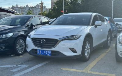 Общий вид Mazda CX-4 2018, подержанный автомобиль на продажу, демонстрирующий экстерьер, характеристики и цену для покупателей подержанных внедорожников.