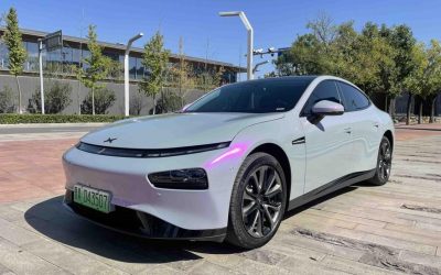 Полный вид б/у 2022 Xpeng P7 седана, электрический, 2WD, на продажу с ценой на рынке подержанных авто в Китае.