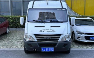 Характеристики фургона Iveco Power Daily 2012, дизель, задний привод, на продажу в Китае