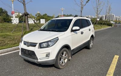 Характеристики подержанного SUV BAIC Huansu S3 2014, бензин, передний привод, на продажу в Китае