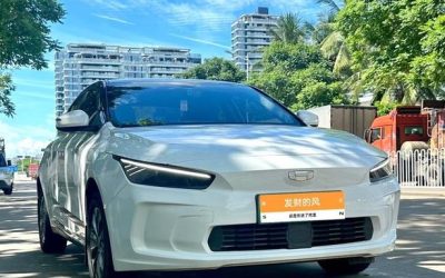 Полный экстерьер подержанного электромобиля Geely Geometry A 2022 года, седан, на продажу в Китае, с характеристиками и ценой.