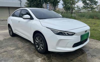 Полный вид подержанного Geely Geometry A 2022 электрического седана, с ценой и характеристиками для покупателей в Китае