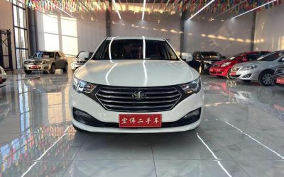 Полный вид подержанного Bestune B30 2016 бензинового седана, с ценой и характеристиками для покупателей в Китае