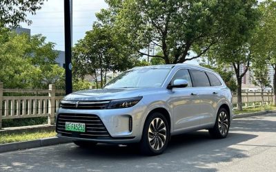 Экстерьер подержанного AITO M7 2023, гибрид, 4WD, китайский автомобиль на продажу, цена и обзор.