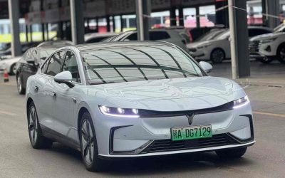 Вид экстерьера Voyah Passion 2023, электрический седан, подержанный автомобиль на продажу в Китае, характеристики и цена