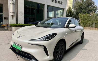 Полный вид подержанного IM LS6 2023 электрического внедорожника, подчеркивающий цену, характеристики и обзор для покупателей в Китае